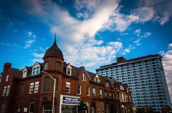 Evening clouds over buildings in Baltimore, Maryland. — Stock Photo, Image