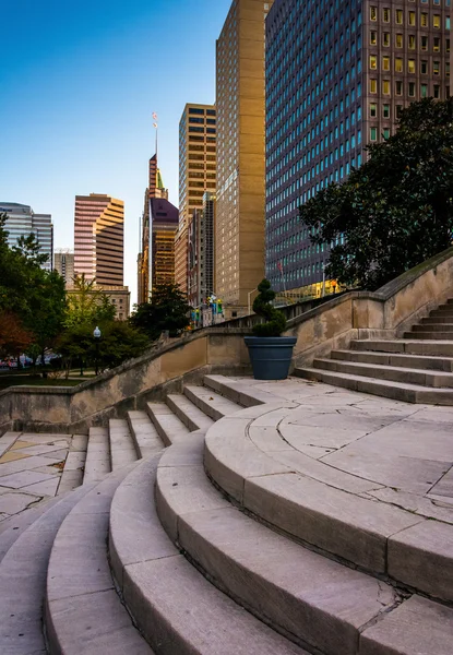 Steps and view of buildings in downtown Baltimore, Maryland. — Stock Photo, Image