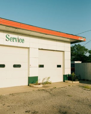 Otomotiv hizmet merkezi, Chenoa 'da, Illinois, Route 66' da küçük bir kasaba.