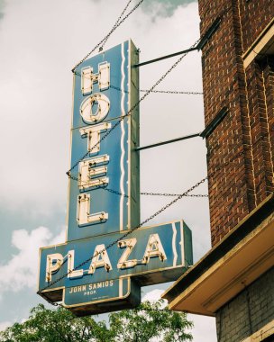 Route 66 'daki Otel Plaza tabelası, Illinois Joliet' te.