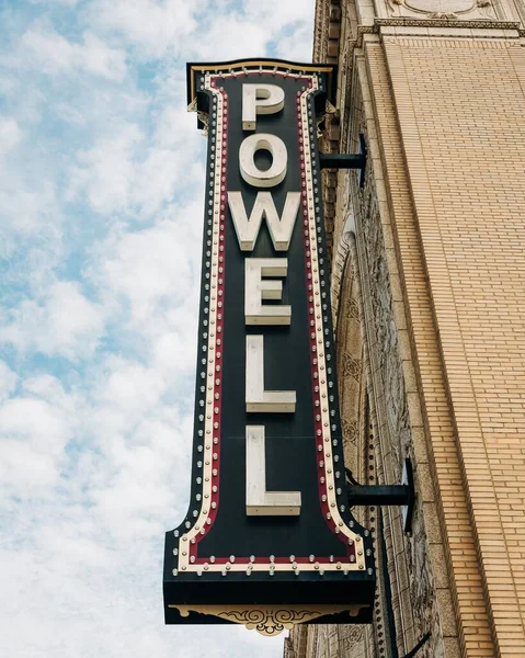 Powell Hall tabelası, St. Louis, Missouri.