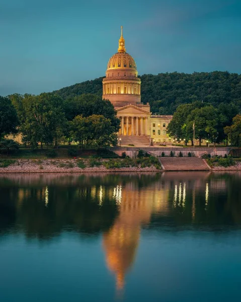 West Virginia State Capitol Kanawha River Night Charleston West Virginia — стокове фото
