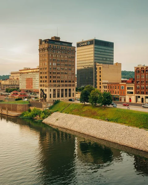 Niebo Charleston Rzeka Kanawha Charleston Wirginia Zachodnia — Zdjęcie stockowe