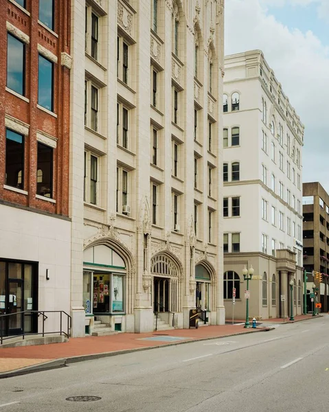 Tarihi Mason Tapınağı, Charleston, Batı Virginia şehir merkezinde.
