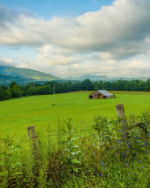 Landelijk Landschap Met Boerderijvelden Schuur Bergen Van West Virginia — Stockfoto