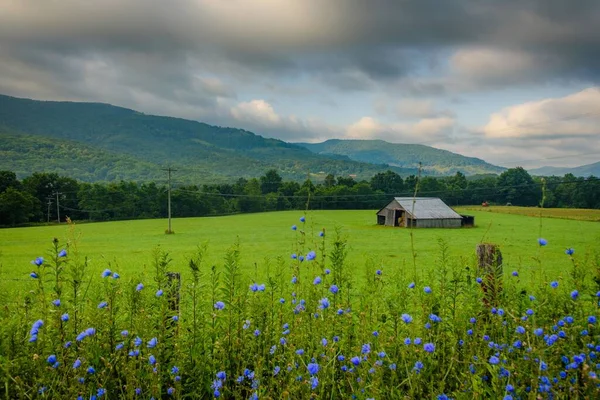 Escena Rural Con Campos Agrícolas Granero Las Montañas Virginia Occidental — Foto de Stock