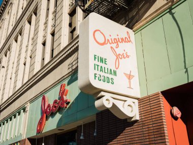 Orijinal Joe İtalyan Restoranı tabelası San Jose, California 'da.