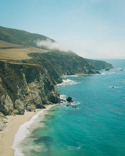 加州大苏尔的岩石海岸景观 — 图库照片