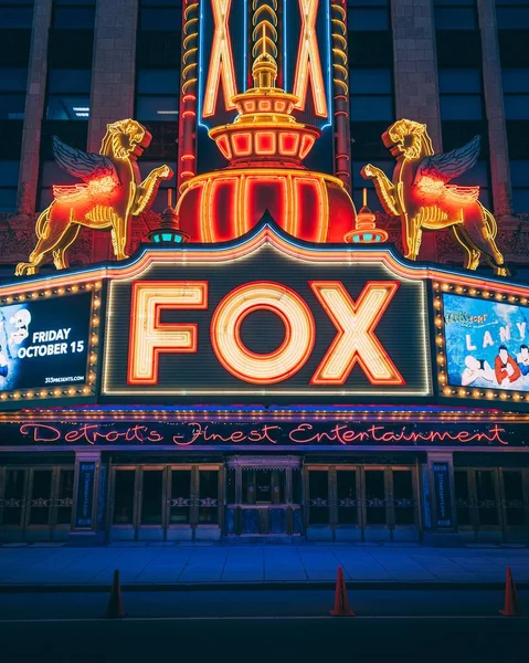 Gece Fox Tiyatrosu Tabelası Detroit Michigan Şehir Merkezinde — Stok fotoğraf