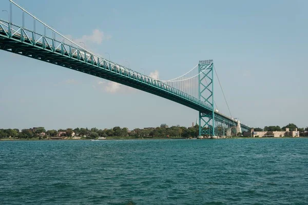 Die Ambassador Bridge Gesehen Vom Riverside Park Detroit Michigan — Stockfoto