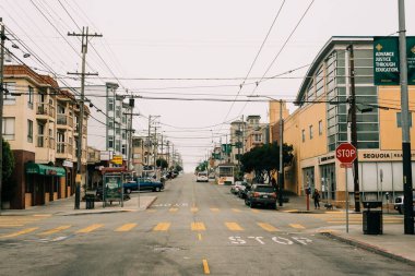 Richmond Bölgesi, San Francisco, Kaliforniya 'da bulutlu bir günde sokak sahnesi