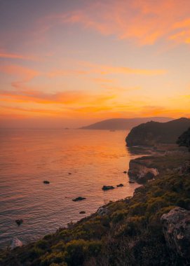 Avila Sahili, Kaliforniya 'da Pasifik Okyanusu üzerinde gün batımı manzarası