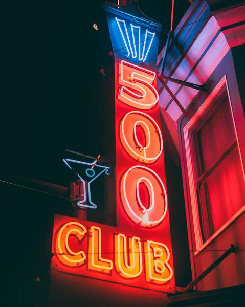500 Club Neon Sign Night Mission District San Francisco California — Stockfoto
