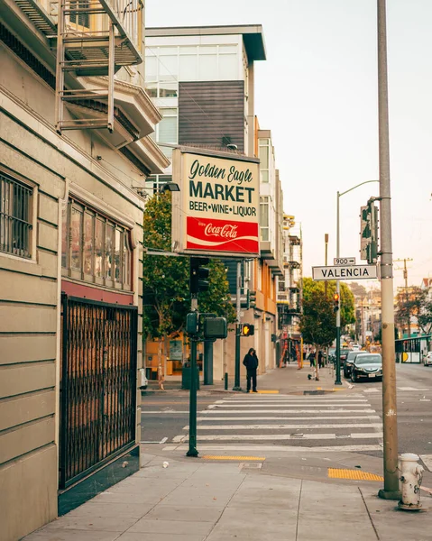 Golden Eagle Market Vintage Sign Mission District San Francisco California — Stok fotoğraf