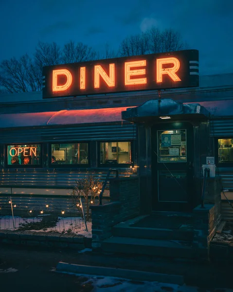 Неоновая Вывеска Fcc Village Diner Ночью Red Hook Нью Йорк — стоковое фото