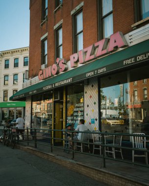 Ginos Pizzeria Vintage tabelası, Brooklyn, New York