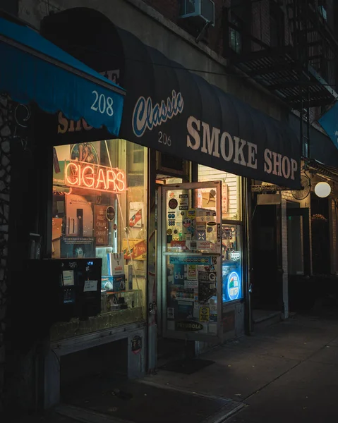 Классическая Вывеска Smoke Shop Манхэттен Нью Йорк — стоковое фото