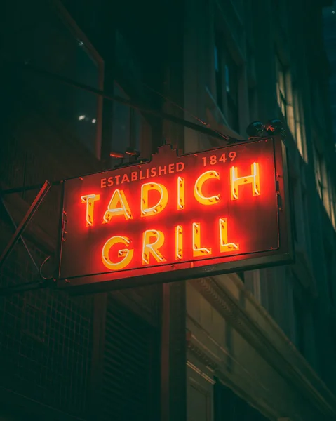 Винтажный Неоновый Знак Tab Grill Ночью Сан Франциско Калифорния — стоковое фото