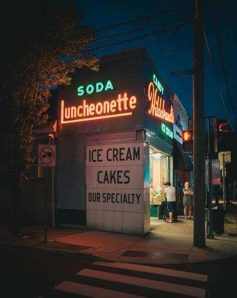 Hildebrandts Vintage Neon Sign Night Williston Park New York — Stock Photo, Image