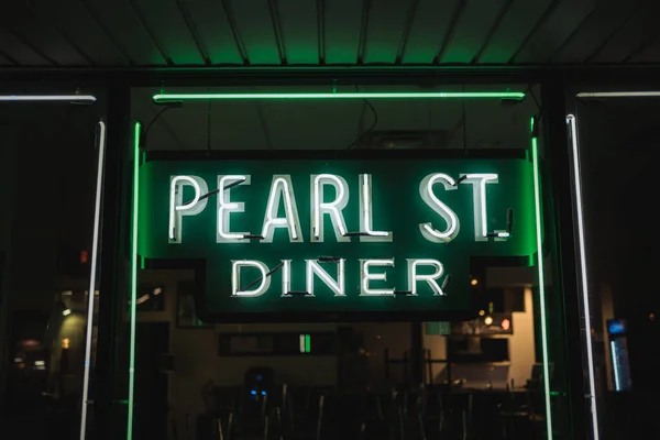 Pearl Street Diner Винтажный Неоновый Знак Ночью Олбани Нью Йорк — стоковое фото