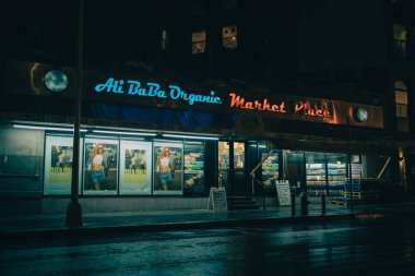 Çin Mahallesi, Manhattan, New York 'taki Alibaba Organik Pazarı