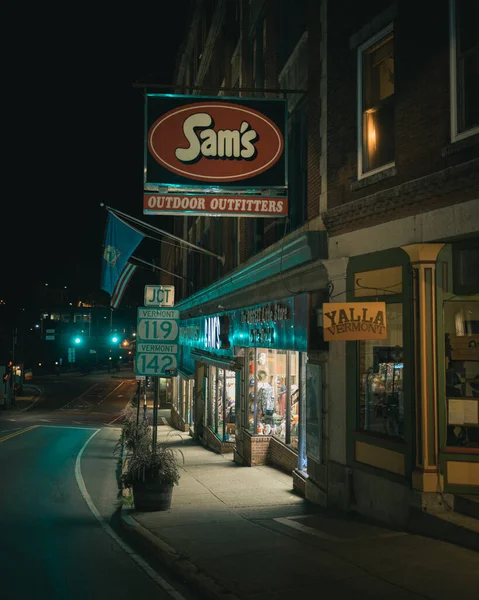 Sams Outdoor Outfeeters Vintage Sign Brattleboro Vermont — 스톡 사진