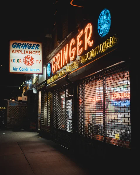 Gringer Sons Neon Sign Night East Village Manhattan New York — Stock Photo, Image