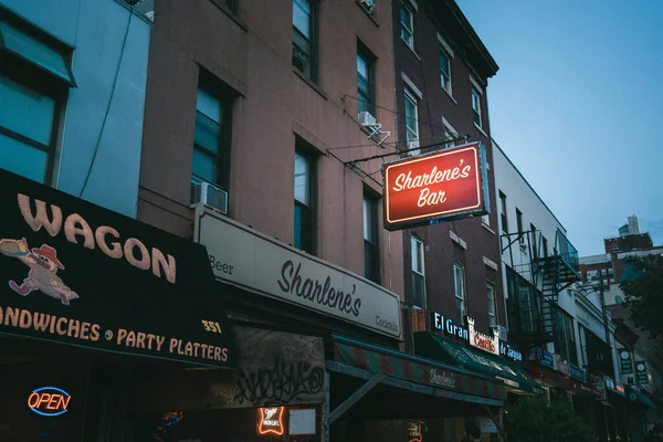 Sharlenes Bar Sign Brooklyn Nowy Jork — Zdjęcie stockowe