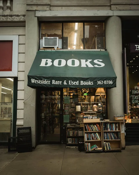 Винтажный Знак Western Rare Used Books Манхэттен Нью Йорк — стоковое фото