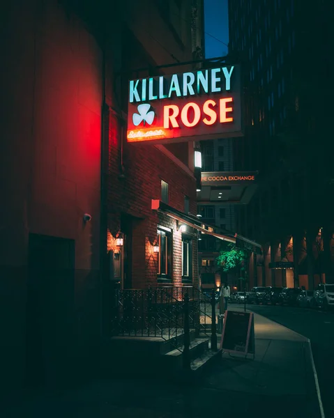Letrero Neón Vintage Killarney Rose Por Noche Manhattan Nueva York — Foto de Stock