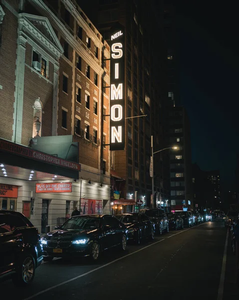 Неоновая Вывеска Театра Нила Саймона Ночью Манхэттен Нью Йорк — стоковое фото