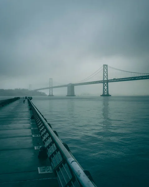 Molo Most Zatokowy Mglistą Noc San Francisco Kalifornia — Zdjęcie stockowe