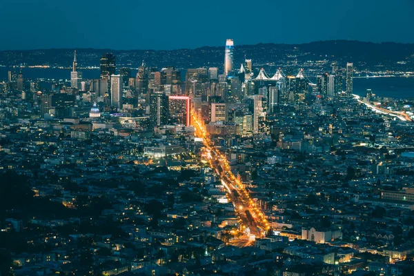 カリフォルニア州サンフランシスコのツインピークスからのダウンタウンのスカイラインの眺め — ストック写真