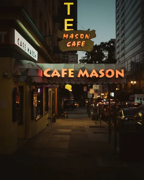 Знак Кафе Mason Ночью Сан Франциско Калифорния — стоковое фото