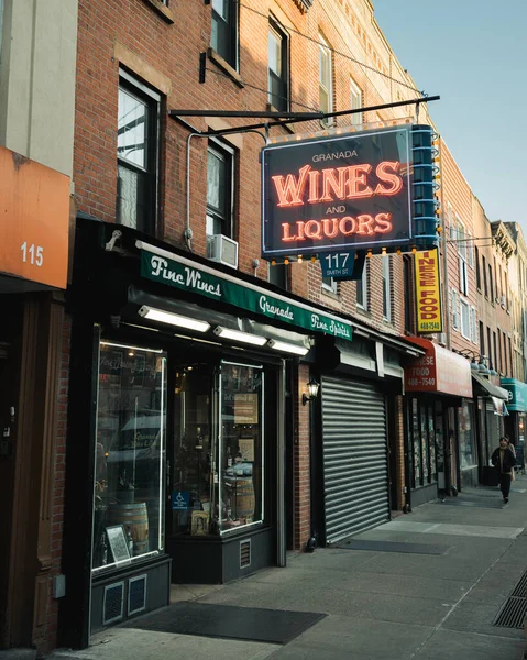 Granada Wina Napoje Spirytusowe Vintage Neon Sign Cobble Hill Brooklyn — Zdjęcie stockowe