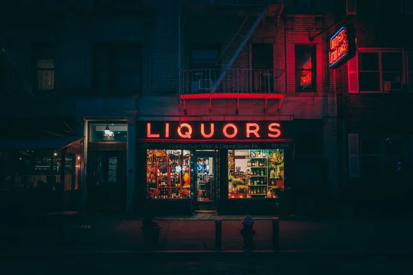 Golden Rule Wine Liquor Vintage Neon Sign Night Manhattan New — Stock Photo, Image