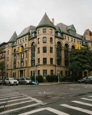 Bedford Avenue & Pacific Street, Crown Heights, Brooklyn, New York 'un köşesinde mimarlık