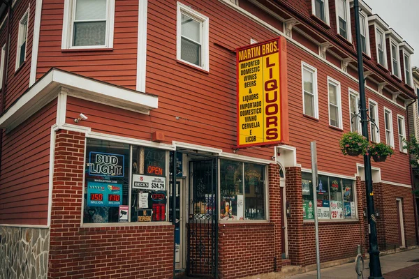 Martin Brothers Liquors Vintage Sign Cambridge Massachusetts — Stock Photo, Image