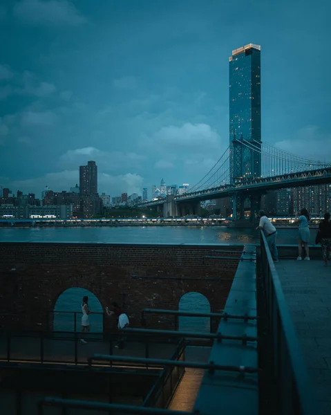 Uitzicht East River Manhattan Bridge Nachts Dumbo Brooklyn New York — Stockfoto