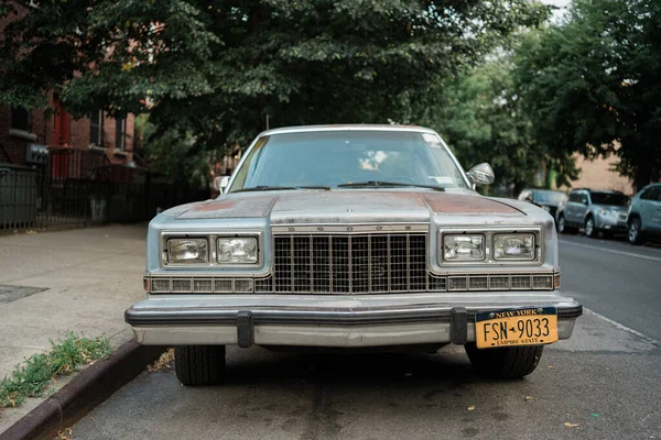 Vintage Dodge Car Bedford Stuyvesant Brooklyn Nueva York —  Fotos de Stock