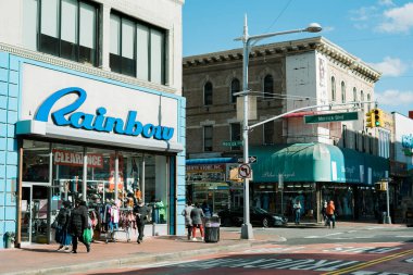 Jamaika Bulvarı, Queens, New York 'ta sokak sahnesi