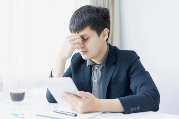 Socios Negocios Concepto Joven Empresario Masculino Cansado Trabajar Gran Proyecto —  Fotos de Stock