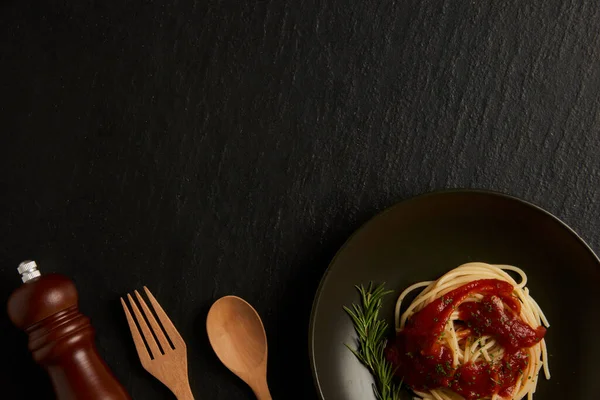 Concepto Pasta Plato Pasta Larga Delgada Hervida Con Salsa Roja — Foto de Stock