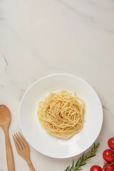 Pasta Konzept Ein Gericht Aus Gekochten Langen Schlanken Nudeln Das — Stockfoto