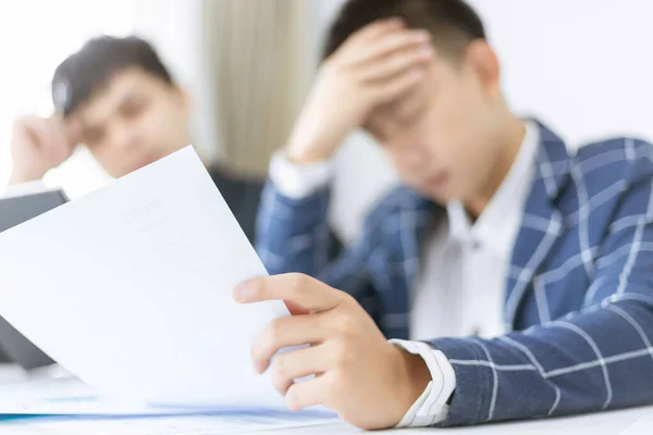 Socios Negocios Concepto Joven Empresario Masculino Cansado Trabajar Gran Proyecto —  Fotos de Stock