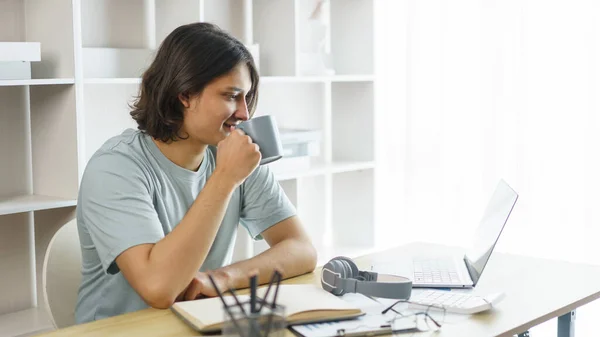 Concepto Educación Distancia Niño Adolescente Bebiendo Café Estudiando Clases Línea — Foto de Stock