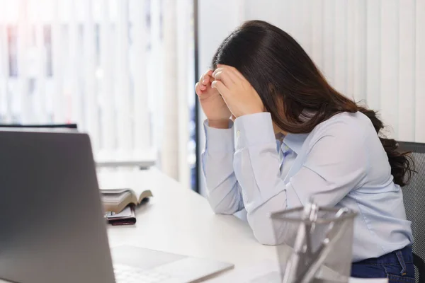 Concetti Aziendali Businesswoman Sedersi Riposare Gli Occhi Durante Tempo Pausa — Foto Stock