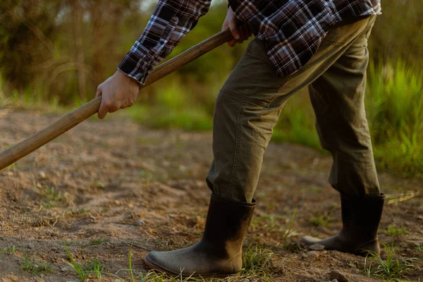 Gardening Concept Male Farmer Using Hoe Digging Soil Making Vegetable — Stock Photo, Image