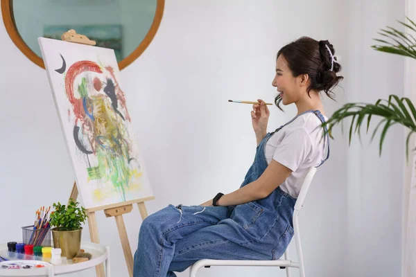 Creative Art Concept Young Asian Woman Holding Paintbrush Contemplate Artwork — Foto de Stock