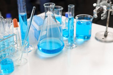 Laboratuvar araştırma konsepti, yüksek teknoloji donanımlı aşılar araştırma ve geliştirme.